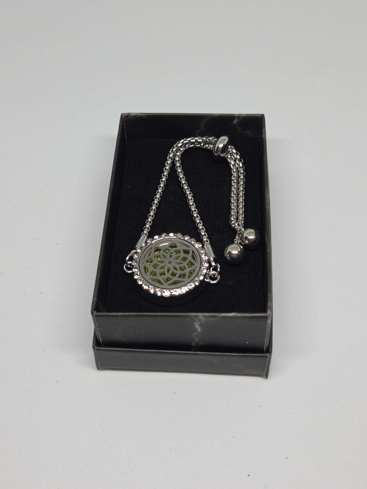 Silver coloured perfume diffuser bracelet flower petals design - MAZAROMA