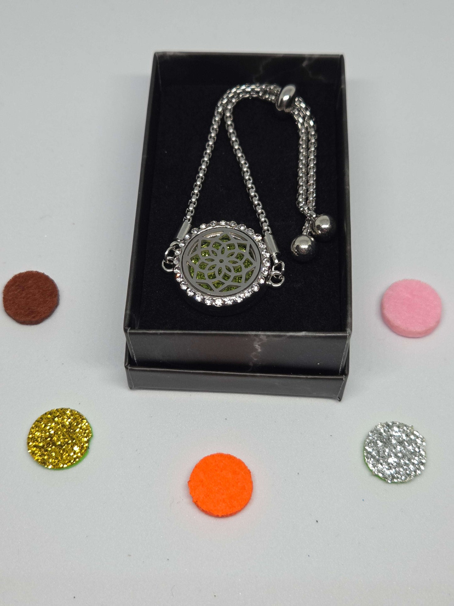 Silver coloured perfume diffuser bracelet flower petals design - MAZAROMA