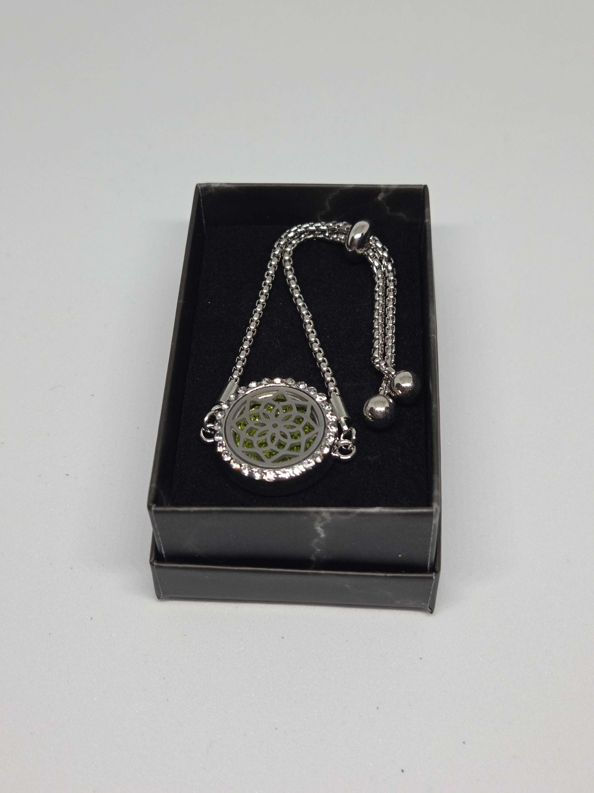 Silver coloured perfume diffuser bracelet flower petals design - MAZAROMA